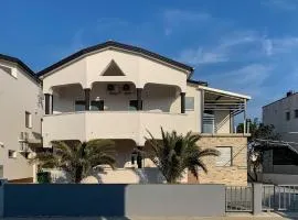 1 Bedroom Lovely Apartment In Vir