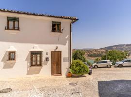 Stunning Home In Zahara De La Sierra With Wifi, hotel i Zahara de la Sierra
