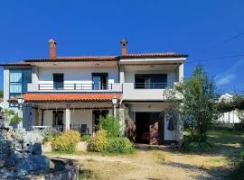 3 Bedroom Cozy Apartment In Barban