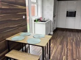 4Bed Grimsby Contractor Work Crew Stay