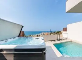 House with Private Spa and Pool, with access to Sauna and Gym