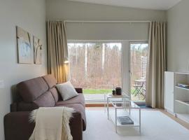 G&auml;sthus med parkering & avskilt l&auml;ge, casa de campo em Link&ouml;ping