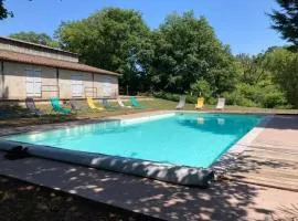 Spacieuse maison avec piscine partagée à Razès