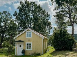 Renovated Cottage By Lake Rydbos, hotelli kohteessa Alingsås