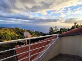 Banda Além Apartment by Mth