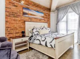 Cosy escape Balcony High speed WiFi Amenities