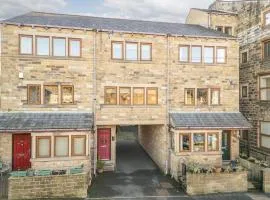 3 bedroom town house in the heart of Haworth