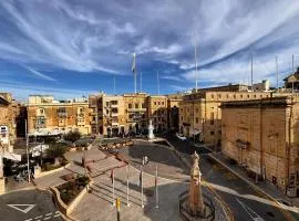 Birgu Square Townhouse, Rooftop & 3 Bathrooms