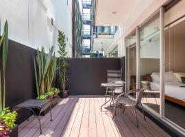 Chic 2BR Condo in Condesa steps from Parque Mexico，墨西哥城的分租公寓
