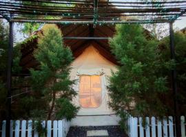 Bambus Restaurant, Bar & Glamping, hotell Patong Beachis