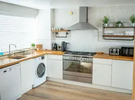 Boutique-Style Apartment in Heart of Brighton Lanes