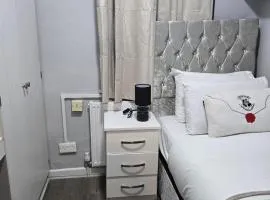 Heathrow roomzzzz BnB