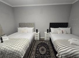 Heathrow roomzzzz BnB, Hotel in Hayes