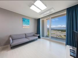 The 강릉 오션스테이 first, hotel i Sach'ŏnjil-li