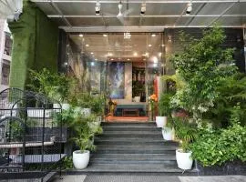 SRT Rajmahal Famliy Hotel Luxa RoadVARANSHI