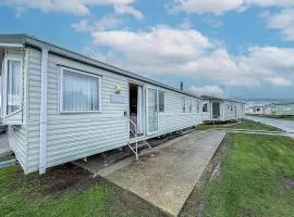 Cosy 6 Berth Caravan At St Osyth Beach Holiday Park In Essex Ref 28001Y