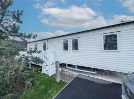 Spacious 8 Berth Caravan With Decking At Naze Marine In Essex Ref 17012Rd