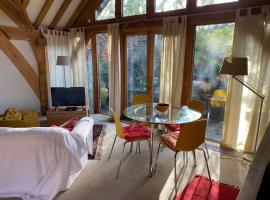 The Garden Room Burrington, hotel i Burrington