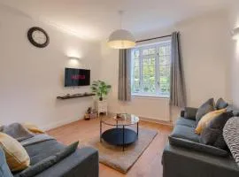 Charming Putney Family Home Close to Central London