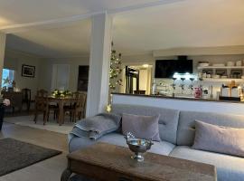 Herb Farm Guesthouse, hotel in Senja