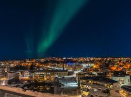 Premium Penthouse in Tromsø - Northern lights, City, Sea & Mountain view, hotel in Hjorten