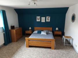 Chambre spacieuse climatisée - Petit déjeuner inclus – hotel w mieście Euville