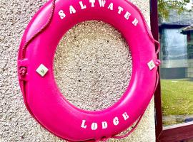 2 Bedroom Cornish Lodge For Penzance And St Ives, hotel em Penzance