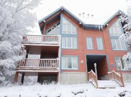 Escapade parfaite - SPA Condo, hotel in Saint-Philémon