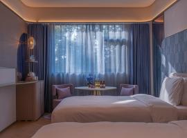 Manxin Hotel Kaifeng Qingming Riverside Landscape Garden Henan University، فندق في كايفنغ