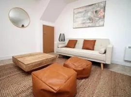 Rustic Design Retreat Opposite Principality Stadium