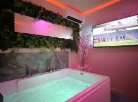 Bali Love Room Jacuzzi Balnéo Home cinéma