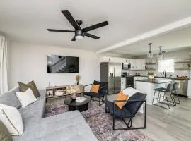 The Madison - 5 Minutes to Downtown, Firepit and Deck!