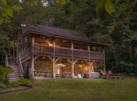 Whistler Retreat - Hot Tub, Fireplace, and Mountain Views!, Hotel in Whittier