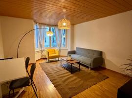 Zurich Essentials Simple Apartment, hotelli kohteessa Zürich