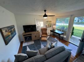 Modern 1 Bedroom Apartment in Plainfield Indiana Near Parks and Indianapolis Airport, מלון בפליינפילד