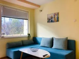 Sunny Central Apartment for 4 Guests 2 minutes from High Street