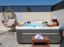 רוי סוויטות בוטיק - 2 סוויטות עם מרפסת פרטית