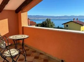 Beautiful Apartment In Opric With Wifi