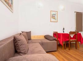 Lovely Apartment In Zivogosce With Wifi, hotel in Blato
