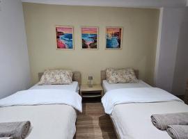 Soulnest Peace bedroom in shared flat, ξενοδοχείο σε Qbajjar