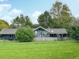 4 Bedroom Gorgeous Home In Tranekær, hotel with hot tubs in Stoense
