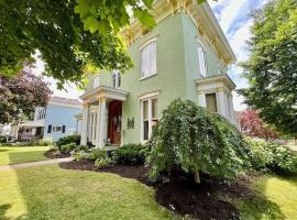 Gardenia Suite - The Belvedere Inn, hotel v destinaci Oswego