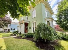 Gardenia Suite - The Belvedere Inn