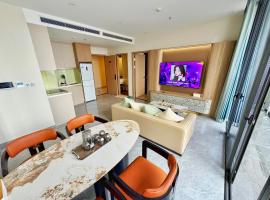 Luxury Apartment Super Cheap Price Ha Long, hotel in Ha Long