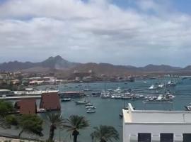 Bed and breakfast Residencial Maravilha, hotel en Mindelo