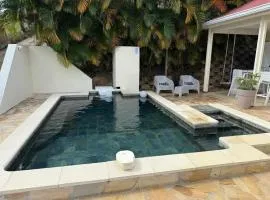 Villa avec piscine privée à Rivière-Salée - 110 m²