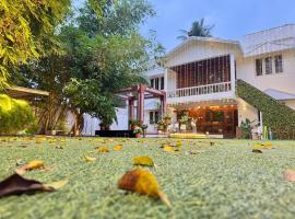 Retreat by Hexa 4 Bedroom with pool and Event Space, hotel in Trivandrum