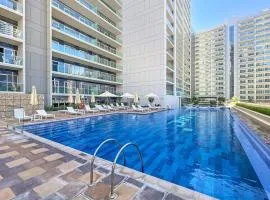 Modern 1-Bedroom Luxury Stay with Lake View in Reva, Business Bay
