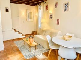 La Petite Maison Solognote, au pied du Château, hotel a La Ferté-Saint-Aubin