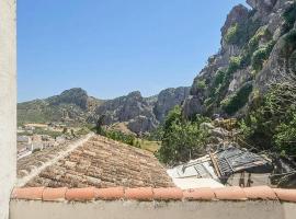 3 Bedroom Stunning Home In Antequera, hotel i Antequera